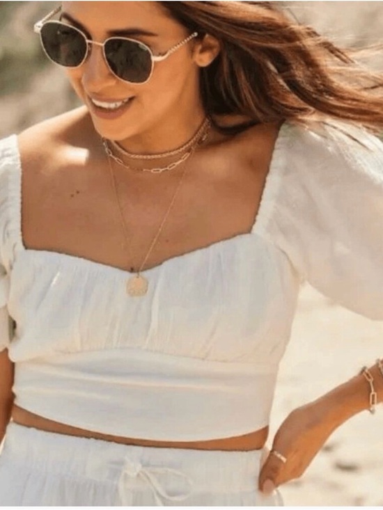 Abercrombie & Fitch Tops - Abercrombie White Puff-Sleeve Square-Neck Crop Top